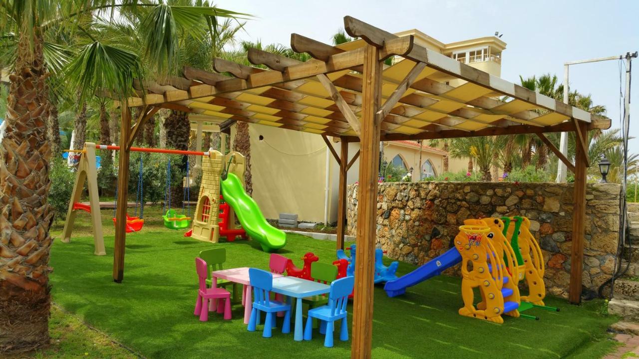 كيرينيا Oscar Beachfront Resort & Spa & Casino المظهر الخارجي الصورة
