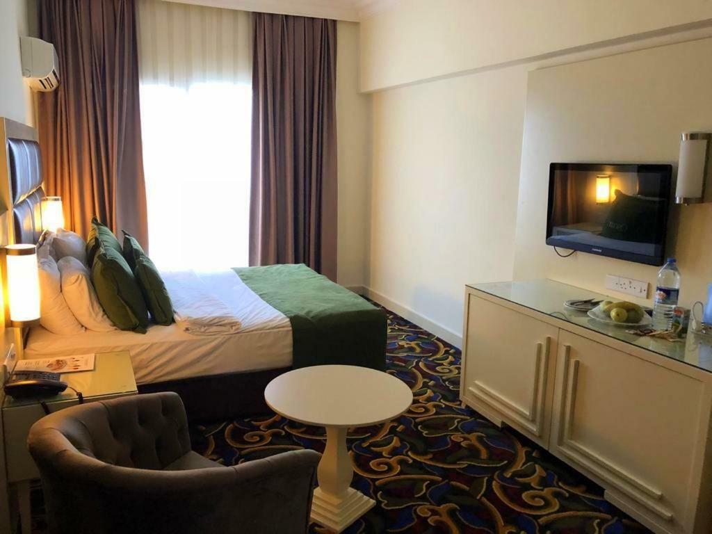كيرينيا Oscar Beachfront Resort & Spa & Casino المظهر الخارجي الصورة