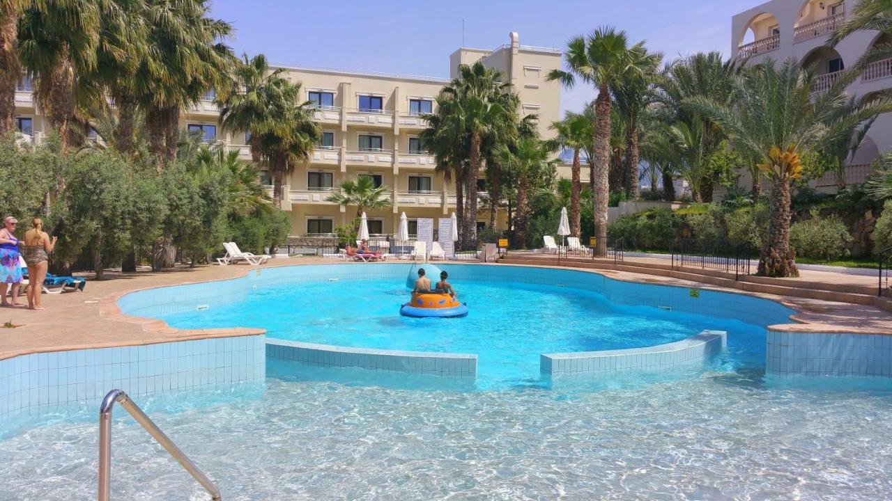 كيرينيا Oscar Beachfront Resort & Spa & Casino المظهر الخارجي الصورة
