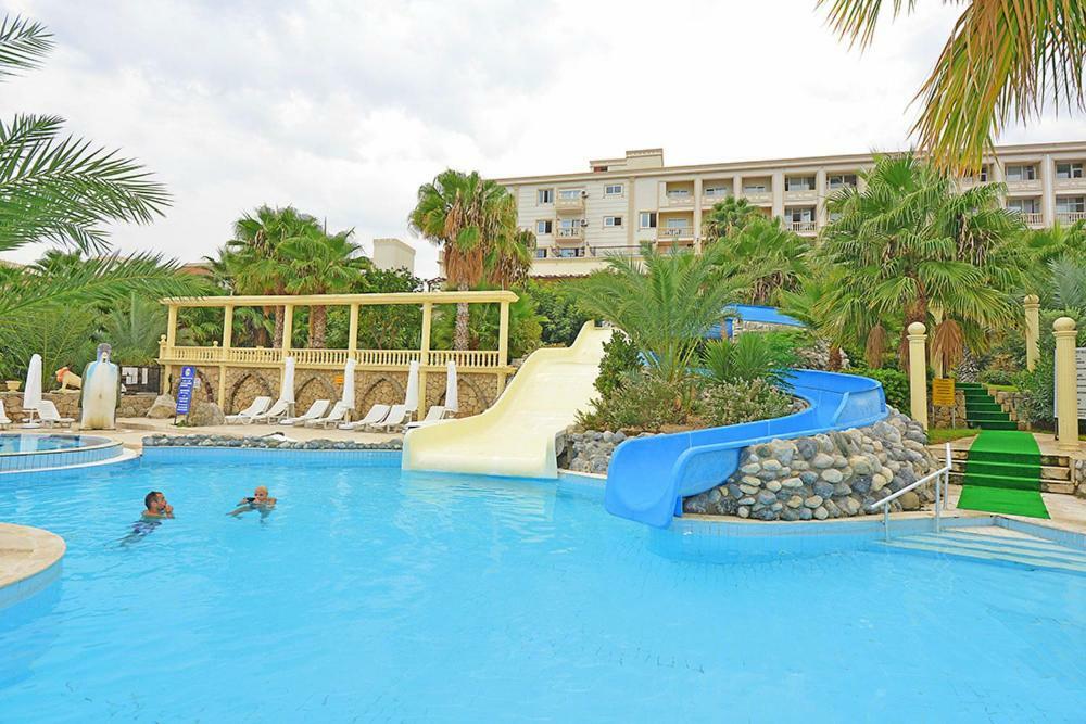 كيرينيا Oscar Beachfront Resort & Spa & Casino المظهر الخارجي الصورة