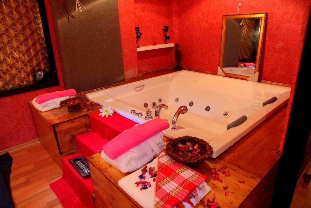 كيرينيا Oscar Beachfront Resort & Spa & Casino المظهر الخارجي الصورة