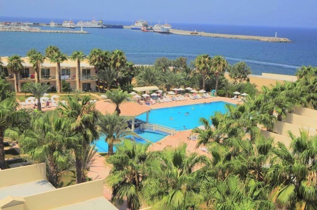 كيرينيا Oscar Beachfront Resort & Spa & Casino المظهر الخارجي الصورة