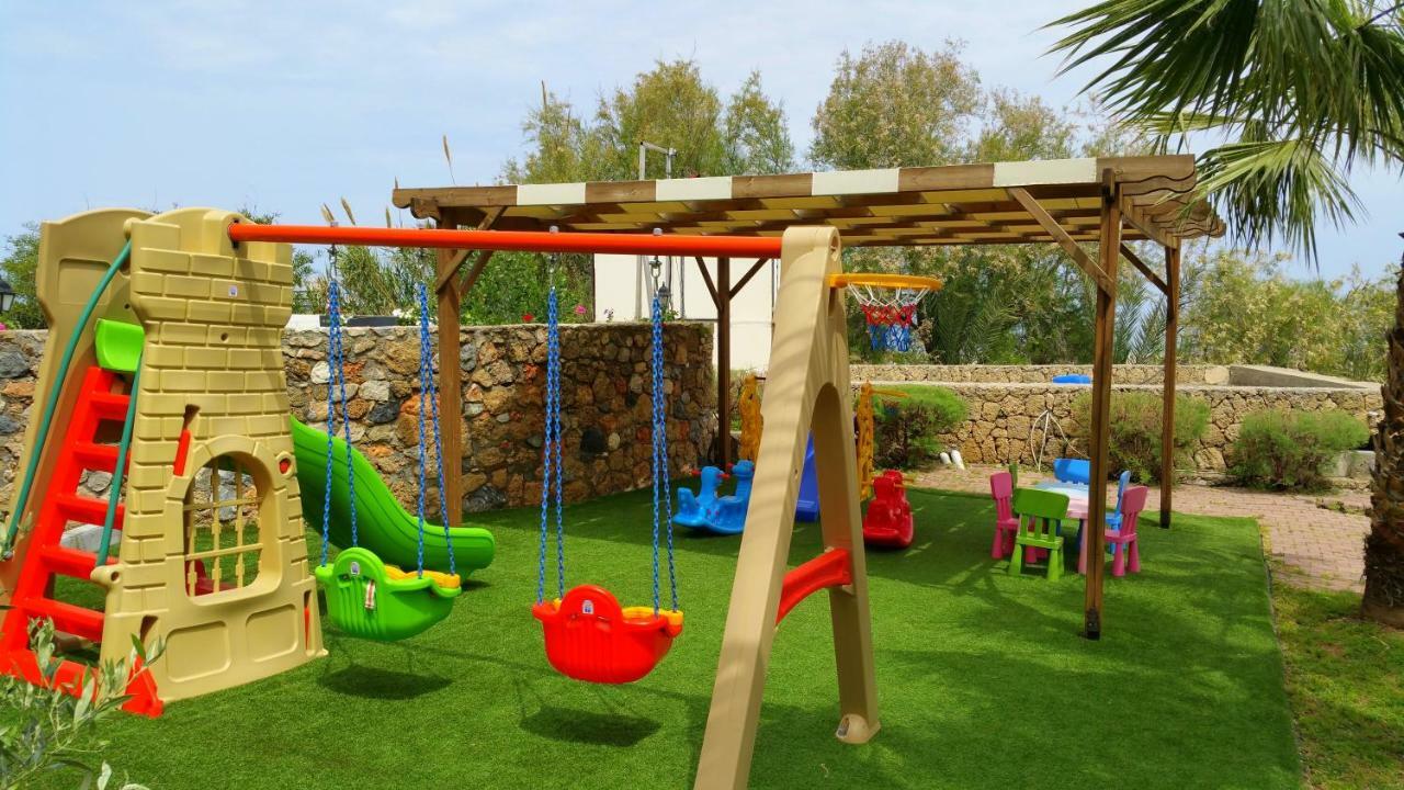 كيرينيا Oscar Beachfront Resort & Spa & Casino المظهر الخارجي الصورة