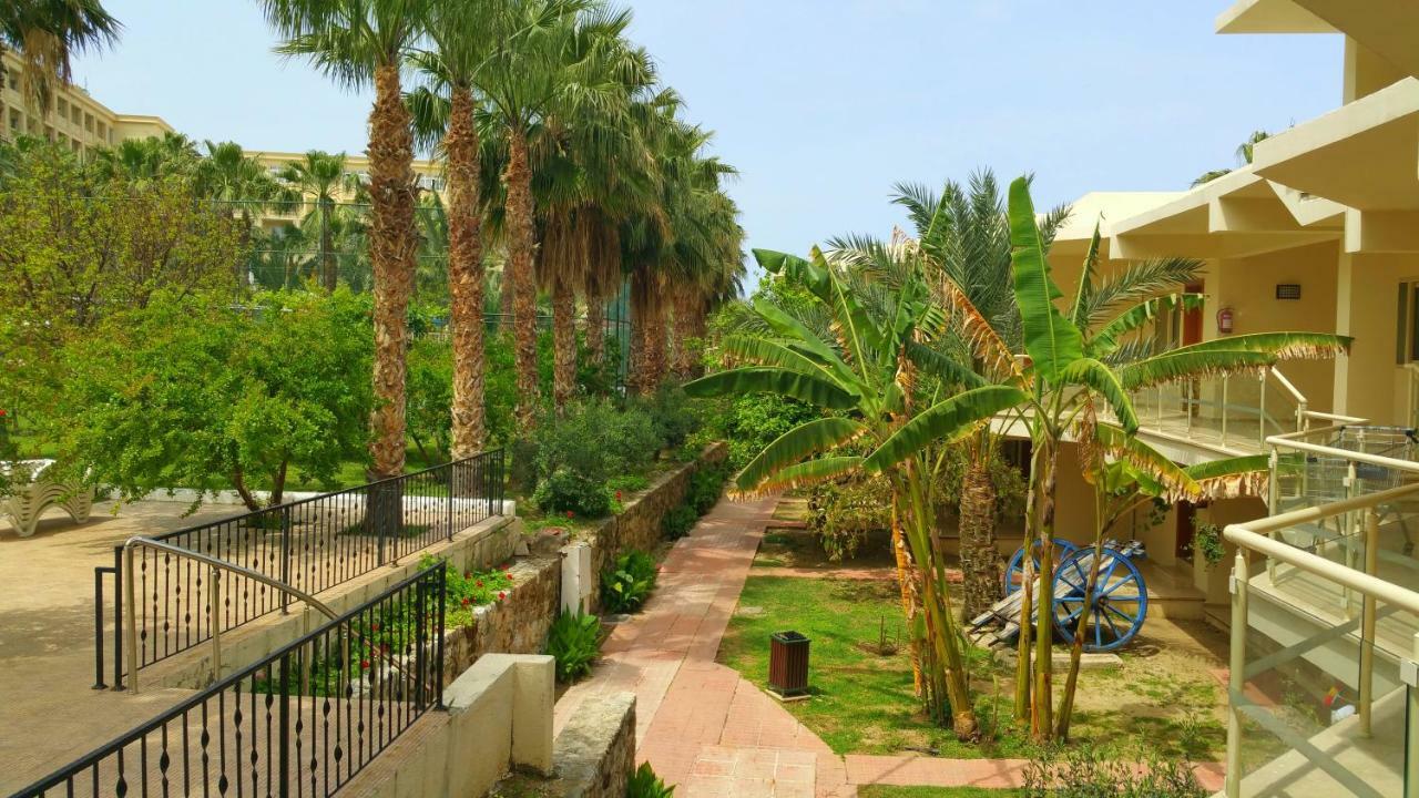 كيرينيا Oscar Beachfront Resort & Spa & Casino المظهر الخارجي الصورة